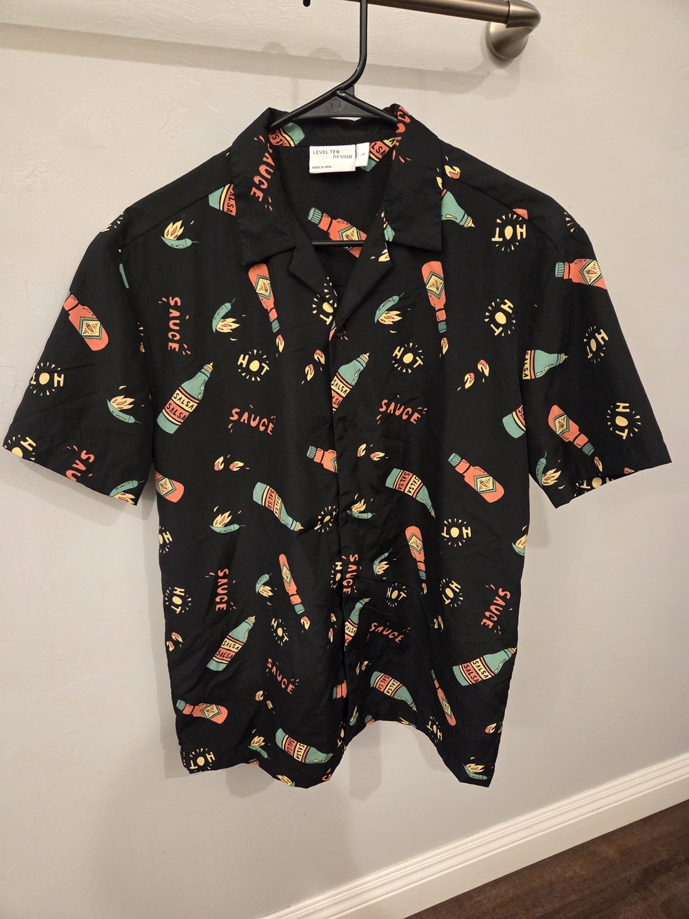 Black Short-Sleeve Hot Sauce Print Shirt